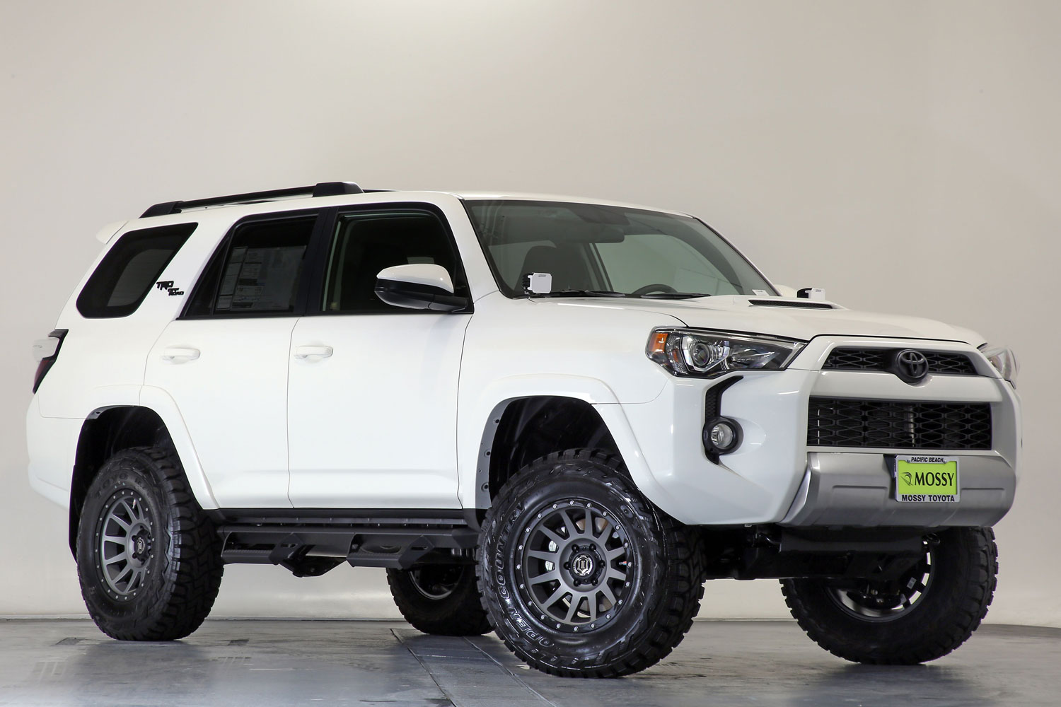 MOSSY - 4RUNNER STAGE 3 (Wheel & Tire Package with 3 inch Lift Kit)
