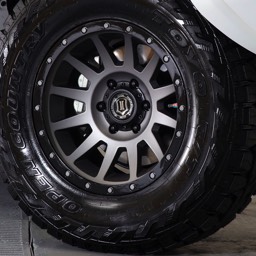 17 Inch Off-Road Wheels & Tires